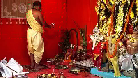 আজ মহাষষ্ঠী,মাতৃ বন্দনায় প্ৰস্তুত রাজ্যবাসী