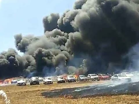 বেঙ্গালুরুর ইয়েলাহাঙ্কা বিমানবন্দরের অ্যারো ইন্ডিয়া শো-র পার্কিলটে আগুন লেগে ১০০ গাড়ি ভস্মীভূত
