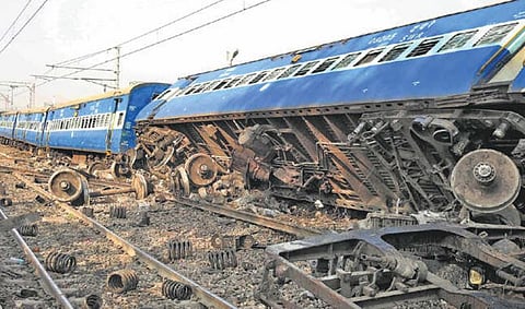 বিহারে যাত্ৰী ট্ৰেন বেলাইন,নিহত ৬,আহত ৩৮