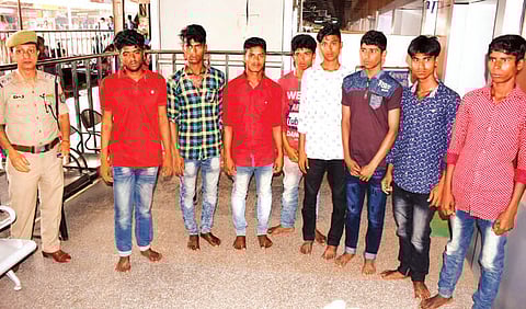 গুয়াহাটি রেল স্টেশন থেকে ৮ বাংলাদেশি আটক