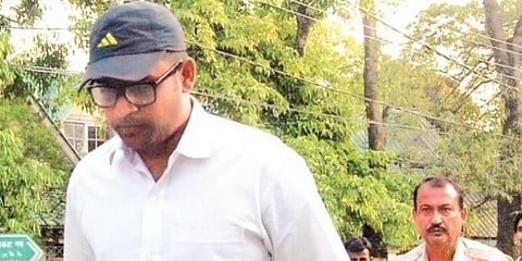 এপিএসসি কেলেংকারির অন্যতম অভিযুক্ত রাকেশ গুপ্তার আত্মসমর্পণ