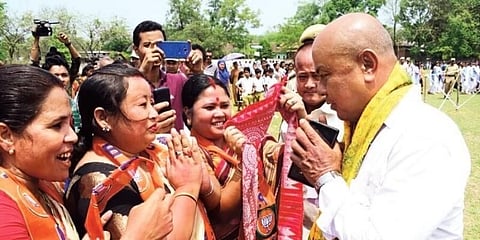 উৎসবের মেজাজে রাজ্য,এরই মধ্যে চলছে নির্বাচনী প্ৰচার