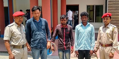 তিন কট্টর চোরাশিকারি গ্ৰেপ্তার