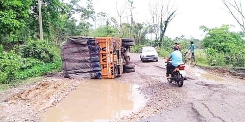 ৩৯ ও ৩৬নং রাষ্ট্ৰীয় সড়ক মরণফাঁদের রূপ নিয়েছে