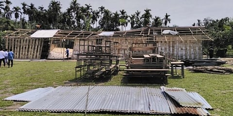 তিনসুকিয়ায় ঘূর্ণি ঝড়ে দুটি শিশুর মৃত্যু,ভাঙল বহু বাড়ি