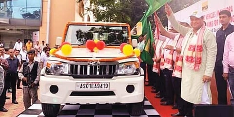 পূর্ত ইঞ্জিনিয়ারদের পথ সারাইয়ের জন্য কড়া বার্তা হিমন্তের