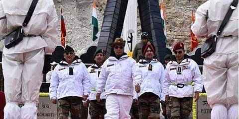 সেনাদের মনোবল চাঙ্গা করতেই সিয়াচেন পরিদর্শন রাজনাথের