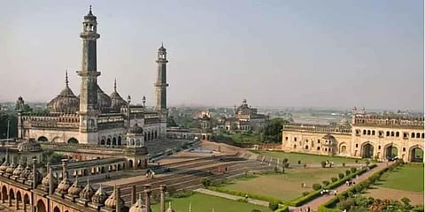 লখনৌয়ের ইমামবাড়ায় ছোট পোশাক পরে ঢোকা যাবে না,নির্দেশ জেলা প্ৰশাসনের