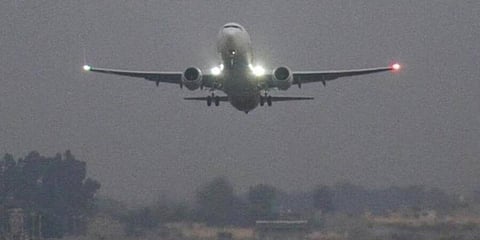 পাকিস্তান অসামরিক বিমান উড়ানের জন্য তাদের আকাশপথ ফের খুলে দিলো