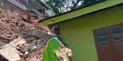 গুয়াহাটিতে ভূমিস্খলন,বাড়িতে আটকে পড়া ৮ জনকে পরে উদ্ধার