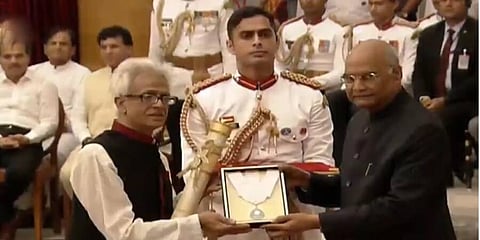 সুধাকণ্ঠ ভূপেন হাজরিকাকে মরণোত্তর ভারতরত্ন দেওয়া হলো,পুরস্কার গ্ৰহণ করলেন পুত্ৰ তেজ হাজরিকা