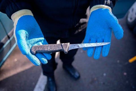 মালাদে প্ৰেমিকাকে চুরিকাঘাত করে বহুতল বাড়ির দশ তলা থেকে ঝাঁপ দিয়ে আত্মঘাতী প্ৰেমিক