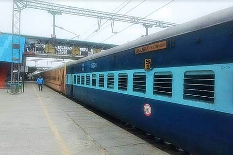 নবরাত্ৰির ব্ৰতধারী যাত্ৰীদের আহারের জন্য রেলের বিশেষ পদক্ষেপ