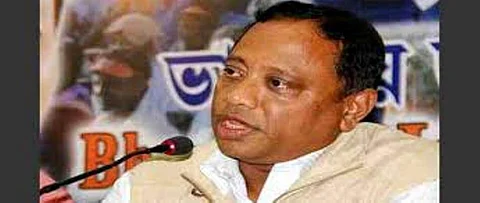 উজানে ফের চোলাই মদের ব্যবসা,আবগারি কর্তাদের সতর্ক করলেন মন্ত্ৰী পরিমল শুক্লবৈদ্য