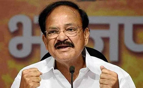 ছাত্ৰদের ইতিবাচক দৃষ্টিভঙ্গি উন্নত করার আহ্বান ভেঙ্কাইয়া নাইডুর