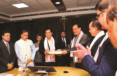 অসম চুক্তির ৬নং দফা রূপায়ণ নিয়ে উচ্চস্তরীয় কমিটির রিপোর্ট দাখিল মুখ্যমন্ত্ৰীকে