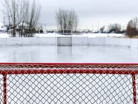 Ice hockey net outside
