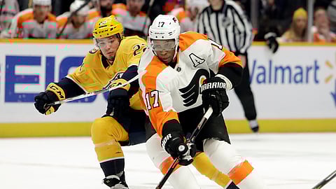 Philadelphia Flyers right wing Wayne Simmonds (17) moves the puck ahead of Nashville Predators left wing Kevin Fiala (22), of Switzerland, during the first period of an NHL hockey game Tuesday, Jan. 1, 2019, in Nashville, Tenn. (AP Photo/Mark Humphrey)