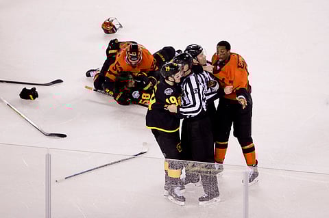 Wayne Simmonds (right) following a fight in his final game as Flyer Saturday (Matt Rourke)