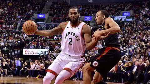 Toronto’s Kawhi Leonard drives around Clippers’ Avery Bradley