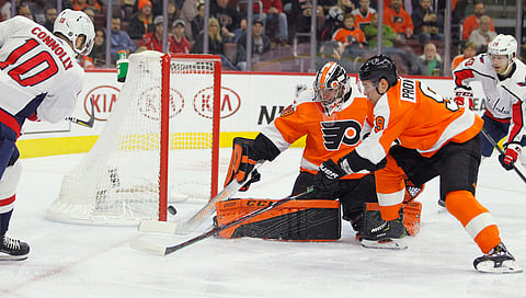 Flyers goalie Carter Hart allows a first-period goal by the Capitals’ Brett Connolly Thursday (Tom Mihalek)