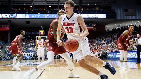 Belmont’s Nick Muszynski drives around Temple’s Justyn Hamilton Tuesday (John Minchillo)