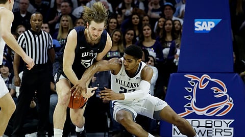 Villanova’s Jermaine Samuels and Butler’s Nate Fowler battle for a loose ball in their game on March 2 (Matt Slocum)