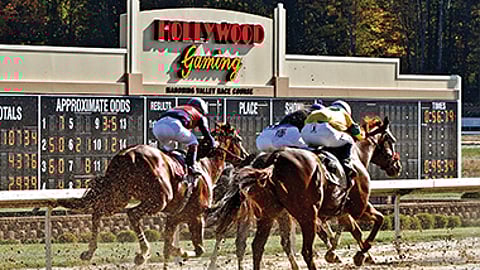 Racing at Mahoning Valley