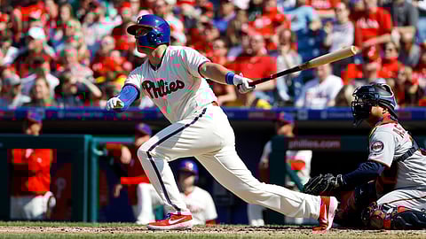 Phillies’ Rhys Hoskins watches his fourth-inning solo homer Saturday (Matt Slocum)
