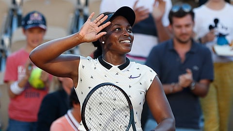 Sloane Stephens of the U.S. celebrates winning her their third round match of the French Open tennis tournament against Slovenia’s Polona Hercog in three sets 6-3, 5-7, 6-4, at the Roland Garros stadium in Paris, Friday, May 31, 2019. (AP Photo/Pavel Golovkin)