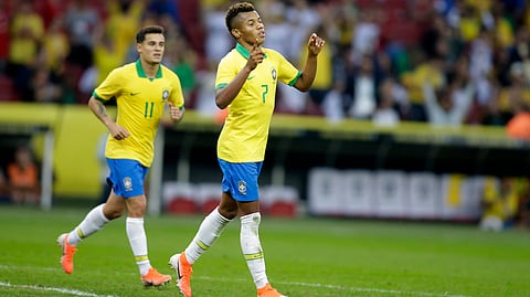 Brazil’s David Neres (right) celebrates a goal in a friendly  against Honduras on  June 9 (Edison Vara)