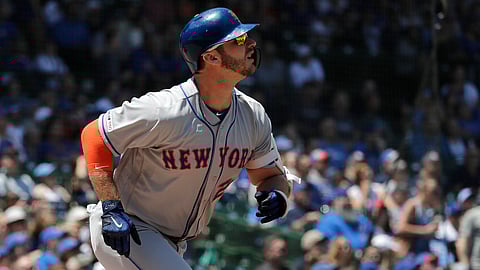 Mets’ Pete Alonso watches his solo home run against the Cubs in the first inning on June 22 (Nam Y. Huh)