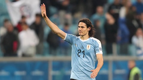 Uruguay’s Edinson Cavani waves to fans at the end of a Copa America Group C soccer match on June 20 (Edison Vara)