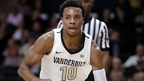 Vanderbilt guard Darius Garland brings the ball up against Alcorn State in a game on Nov. 16, 2018 (Mark Humphrey) 