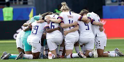 United States players huddle at the end of their Round of 16 victory over Spain on June 24 (Alessandra Tarantino)