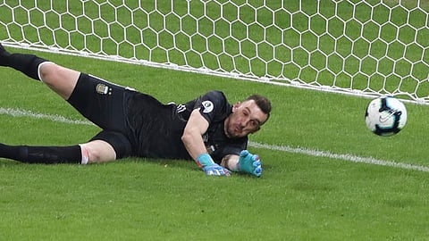 Argentina goalie Franco Armani makes a save during a Copa America match on June 19 (Ricardo Mazalan)