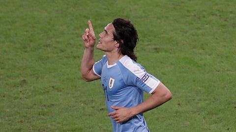 Uruguay’s Edinson Cavani celebrates scoring his side’s first goal against Chile during a Copa America Group C soccer match at Maracana stadium in Rio de Janeiro, Brazil, Monday, June 24, 2019. (AP Photo/Eraldo Peres)