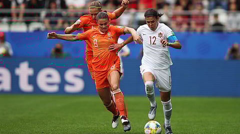 Netherlands’ Sherida Spitse (left) battles Canada’s Christine Sinclair for control of the ball in their match on June 20 (Francisco Seco)