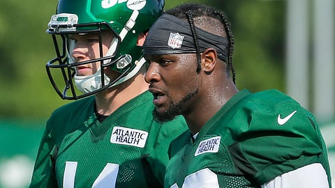 New York Jets' Le'Veon Bell, right, talks with quarterback Sam Darnold during practice at the NFL football team's training camp in Florham Park, N.J. on July 25, 2019.