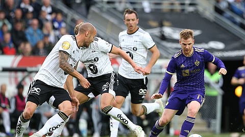 Rudi Požeg Vancaš of Maribor, in purple, plays today against Ludogorets in UEFA Europa League action.