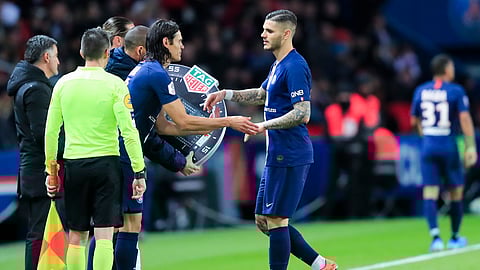 PSG's Mauro Icardi, right, is replaced by teammate Edinson Cavani during French League One soccer match between Paris Saint-Germain and Lille at the Parc des Princes stadium in Paris, Friday, Nov. 22, 2019.