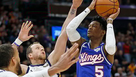 Sacramento Kings guard De'Aaron Fox needs to use his speed and quickness tonight against the weary Heat guards.