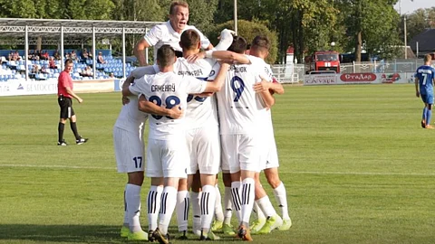 Group hug for the men of Slutsk.