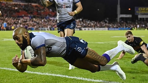 Melbourne, with the ball, stretch out against Penrith.