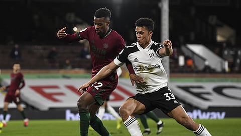 Fulham, in white, will have their feet full with Arsenal.