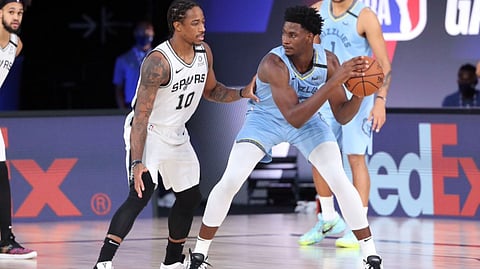 The Grizzlies' Jaren Jackson looks to make a move on the Spurs' DeMar DeRozan.