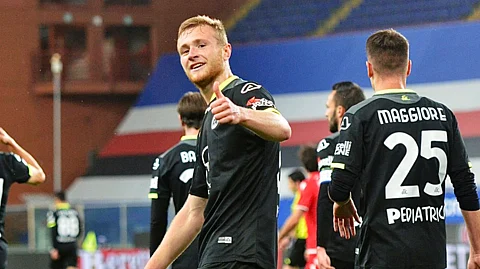 Spezia, which hasn't had too much to celebrate, celebrates a goal.