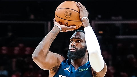 Tim Hardaway, Jr., looks to knock down shots in the Mavericks' home opener.