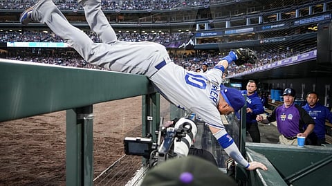 Justin Turner with the catch.