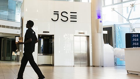 Foreign buyers flock to SA stocks as JSE hits new highs